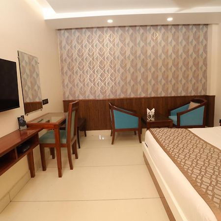 Karnāl Hotel Leela Grande מראה חיצוני תמונה