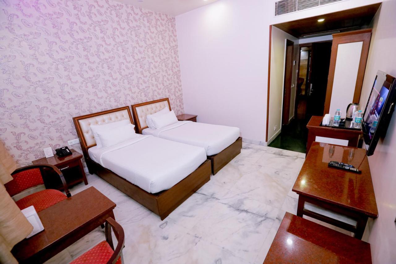 Karnāl Hotel Leela Grande מראה חיצוני תמונה