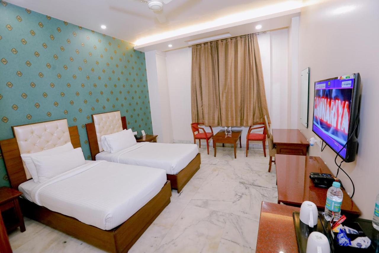 Karnāl Hotel Leela Grande מראה חיצוני תמונה