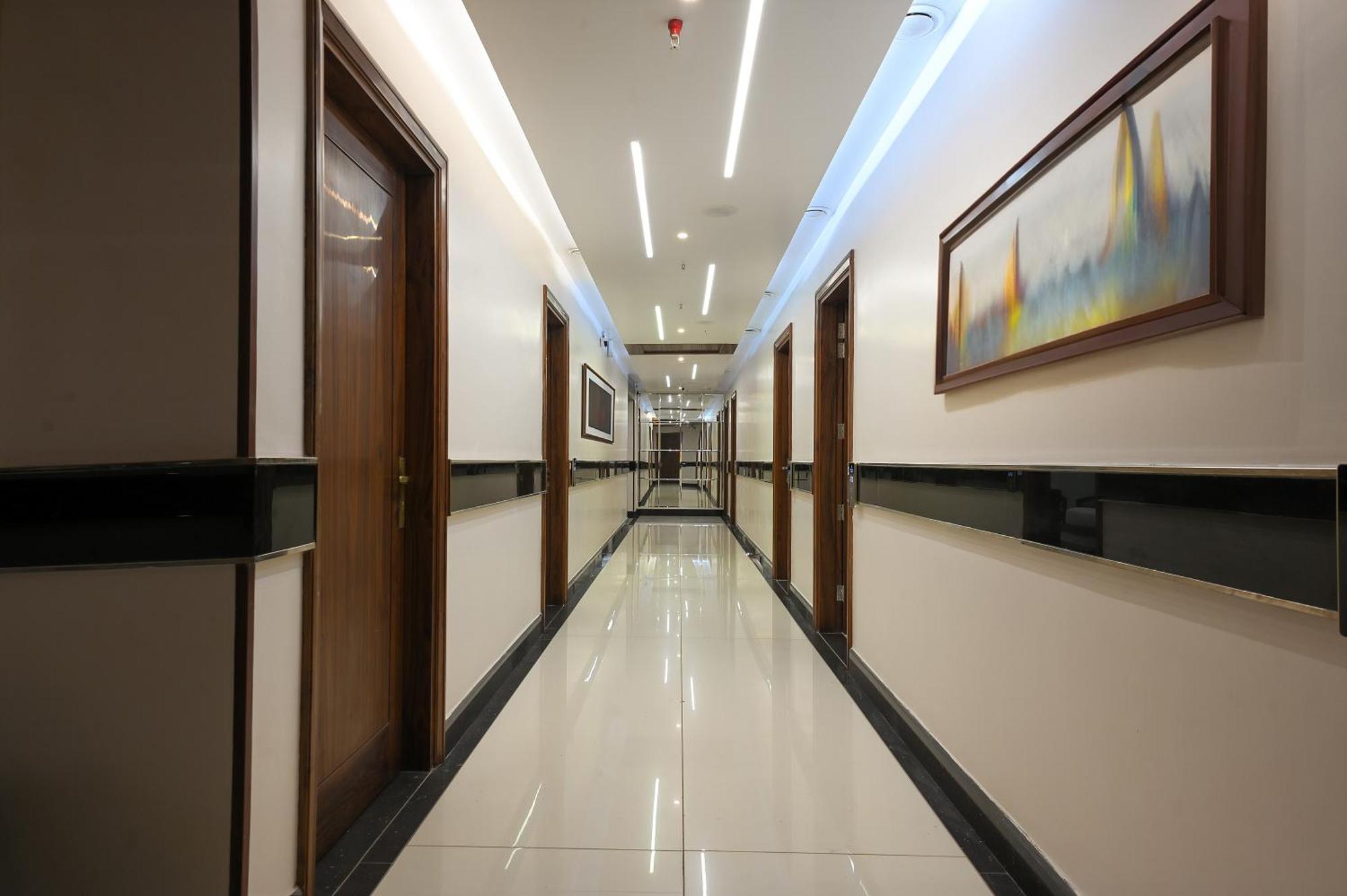 Karnāl Hotel Leela Grande מראה חיצוני תמונה