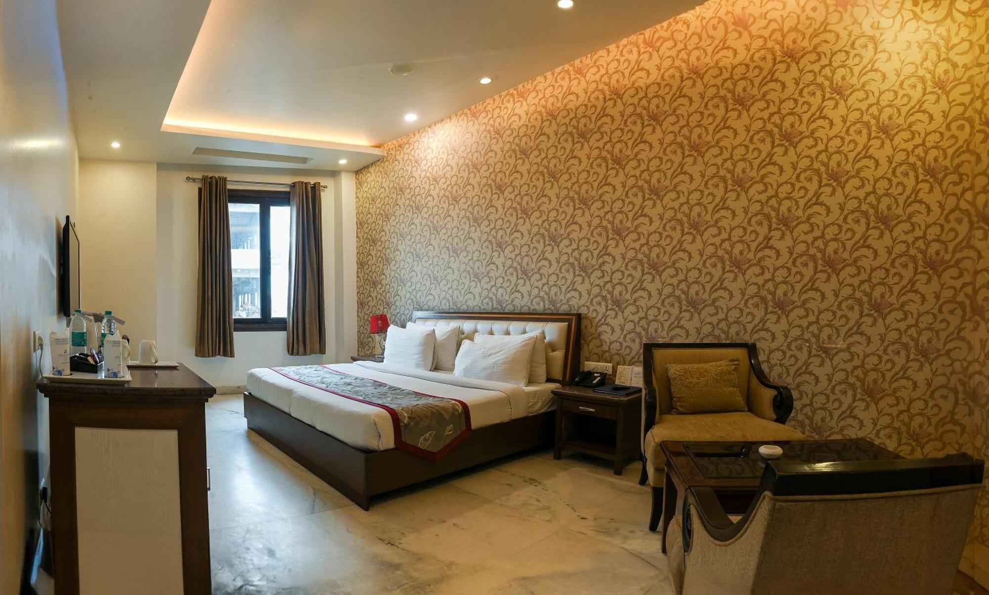 Karnāl Hotel Leela Grande מראה חיצוני תמונה