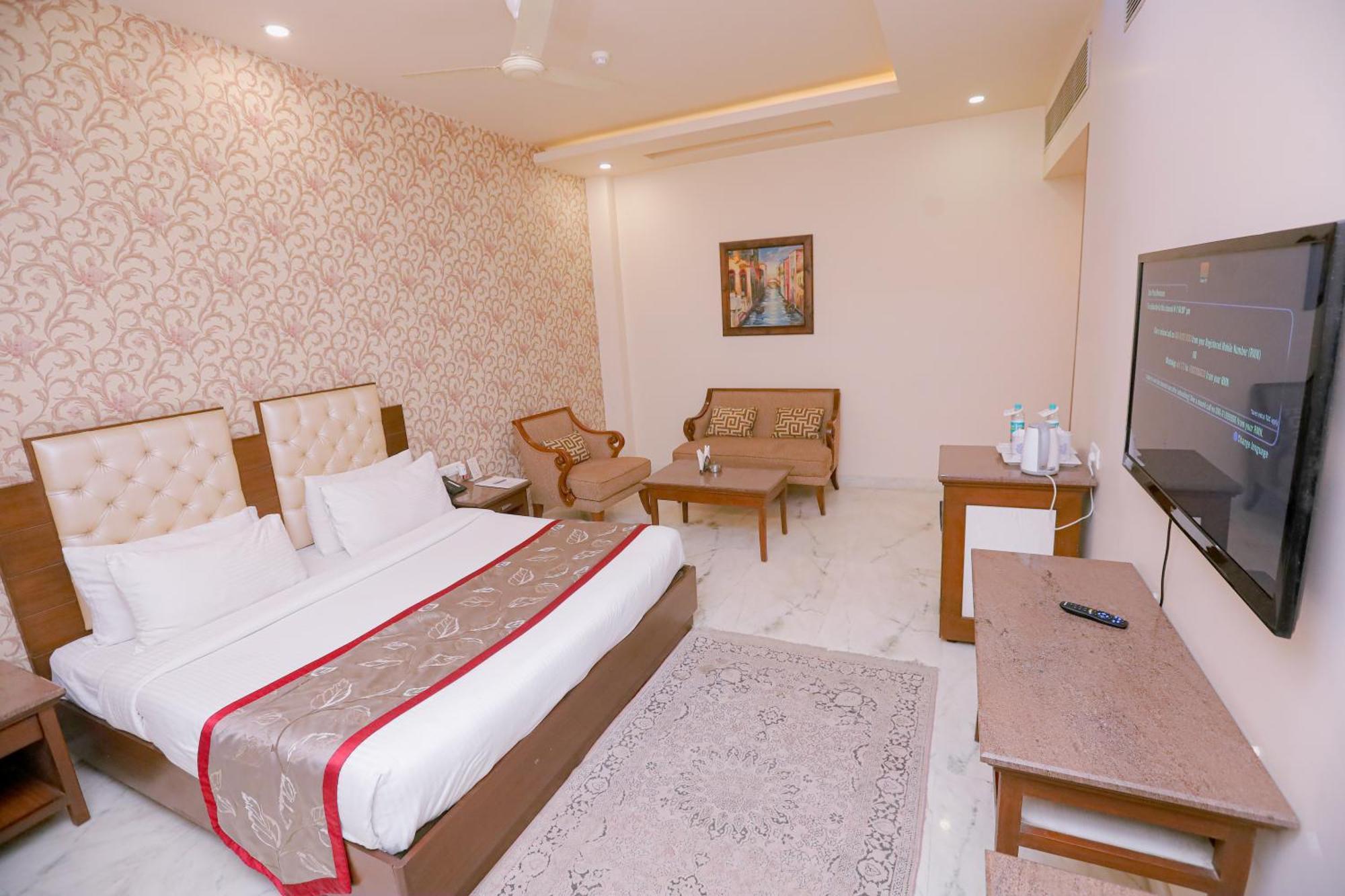 Karnāl Hotel Leela Grande מראה חיצוני תמונה
