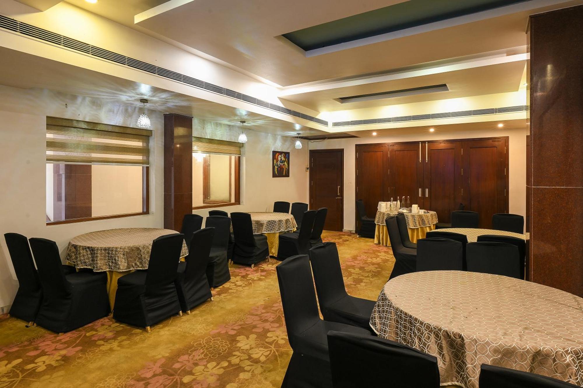Karnāl Hotel Leela Grande מראה חיצוני תמונה
