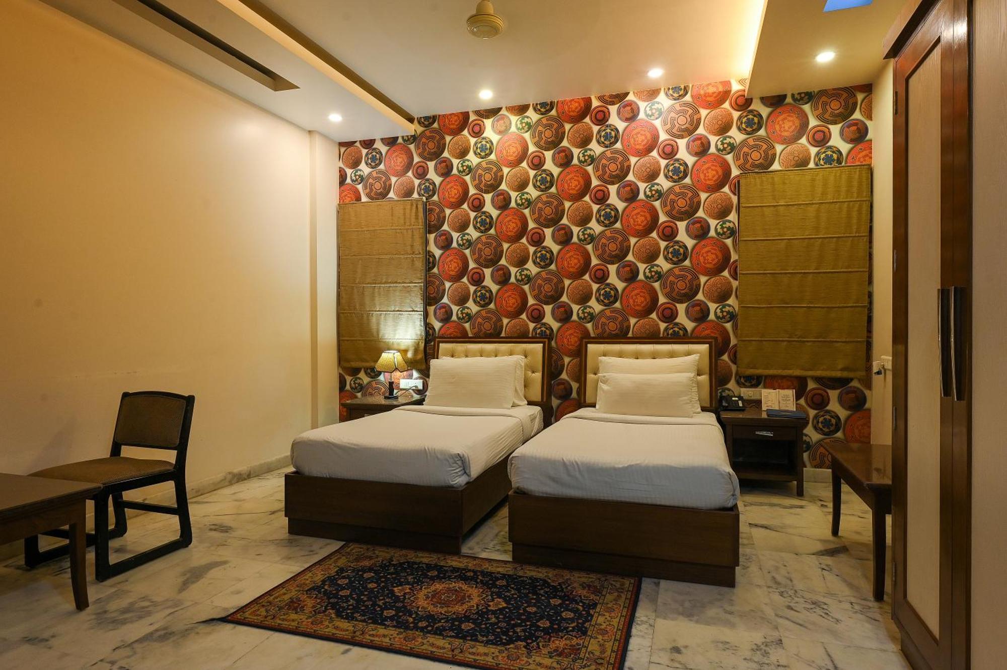 Karnāl Hotel Leela Grande מראה חיצוני תמונה