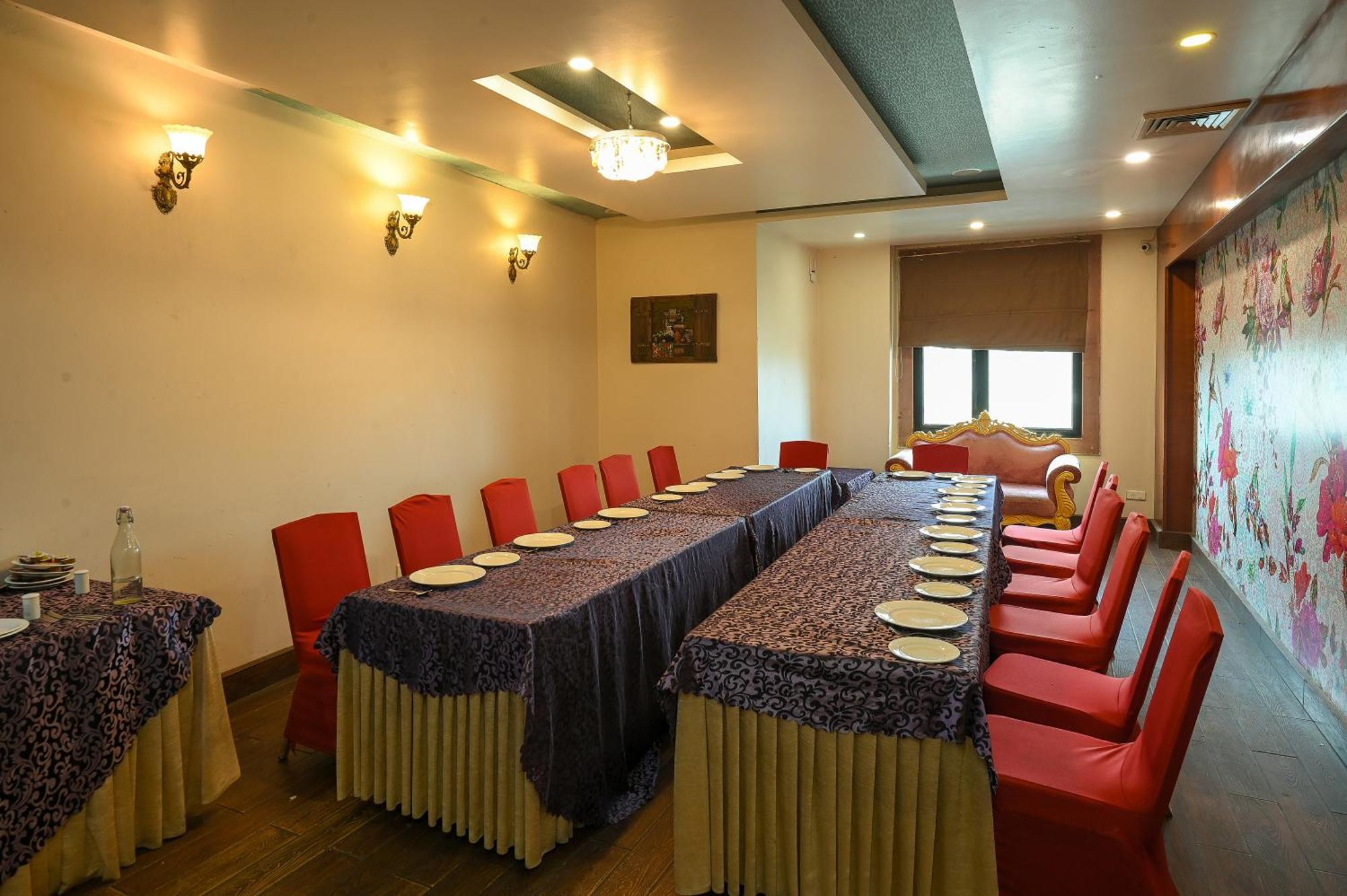 Karnāl Hotel Leela Grande מראה חיצוני תמונה
