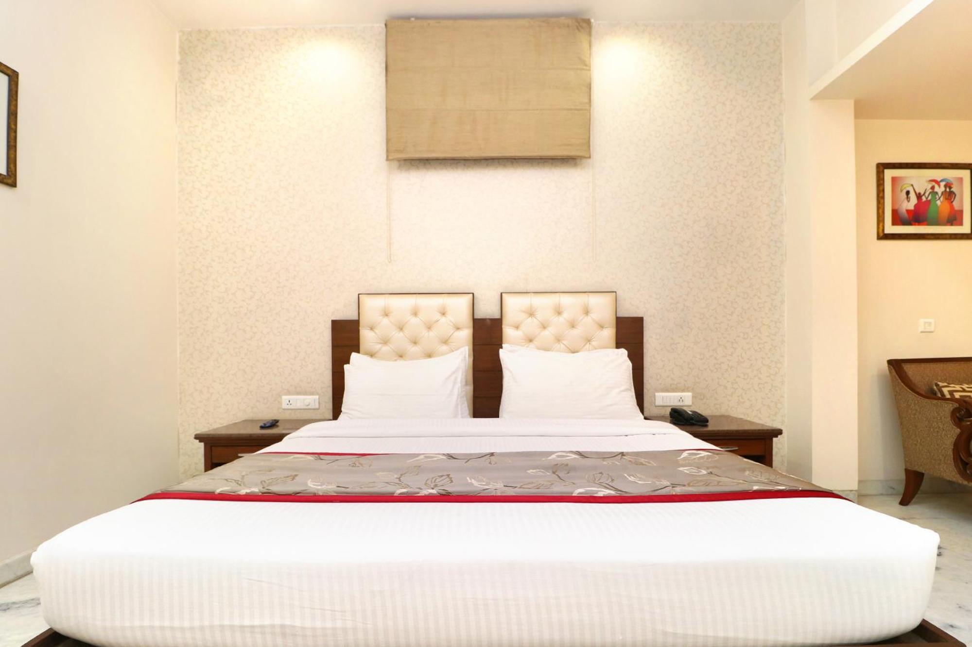 Karnāl Hotel Leela Grande מראה חיצוני תמונה