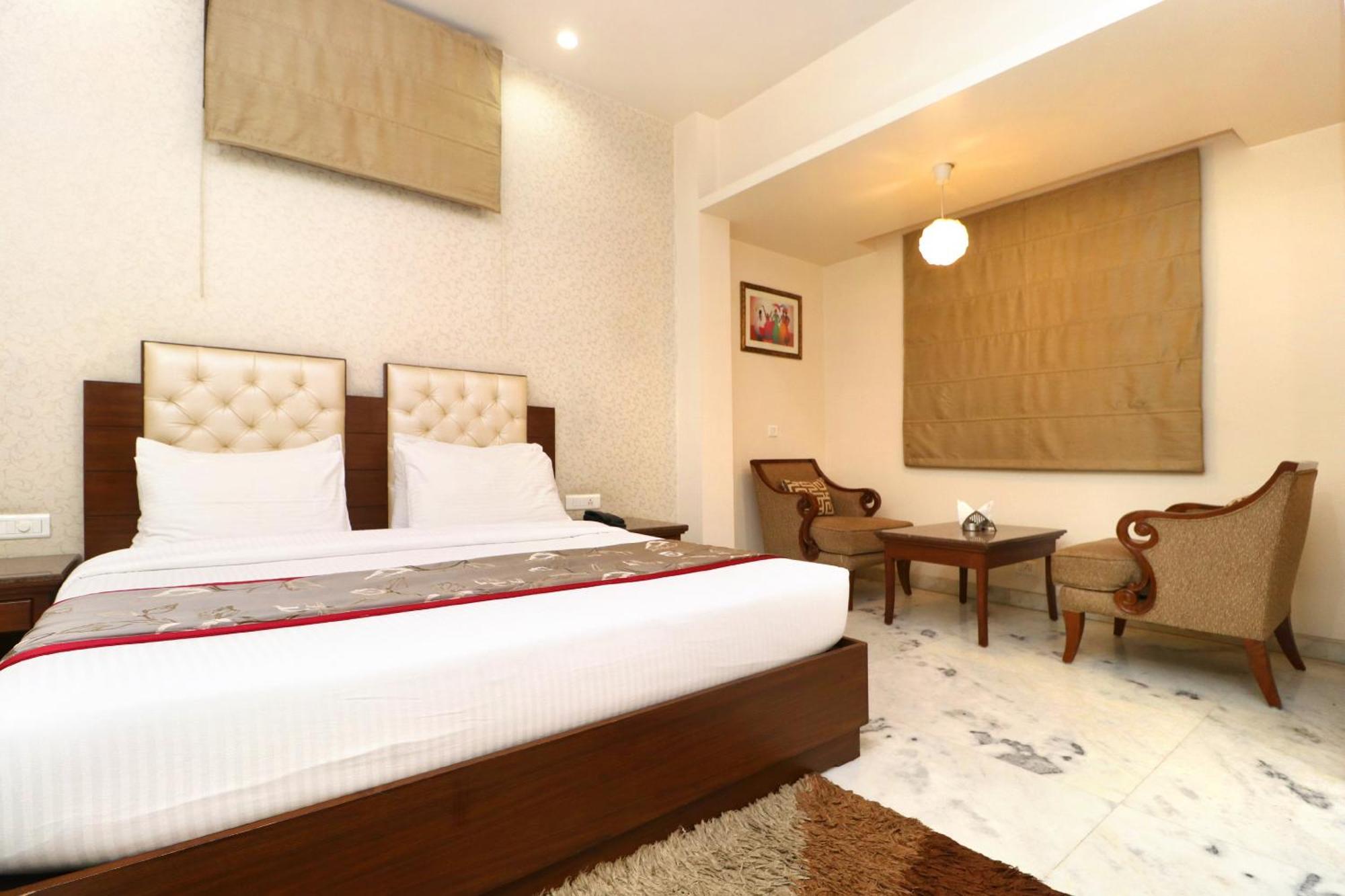 Karnāl Hotel Leela Grande מראה חיצוני תמונה