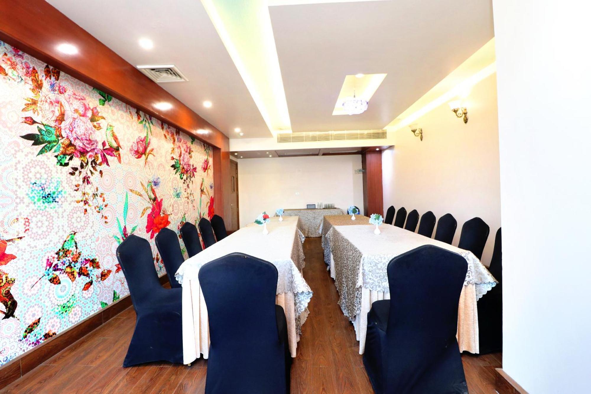 Karnāl Hotel Leela Grande מראה חיצוני תמונה