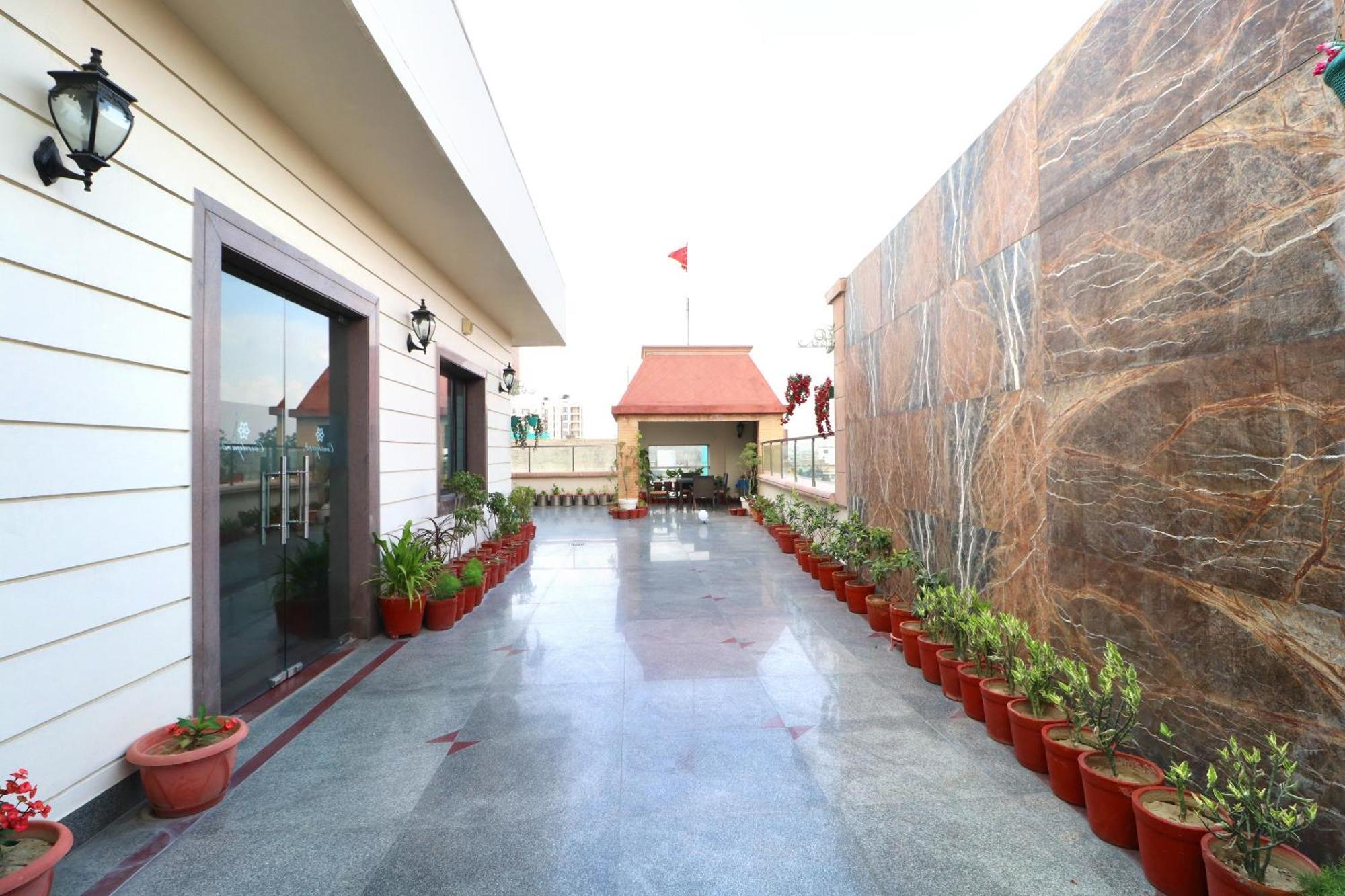 Karnāl Hotel Leela Grande מראה חיצוני תמונה