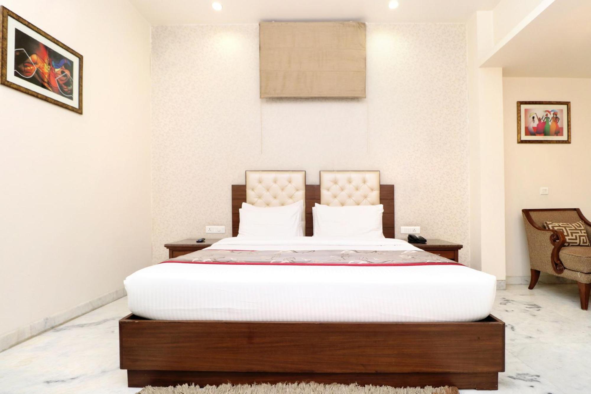 Karnāl Hotel Leela Grande מראה חיצוני תמונה