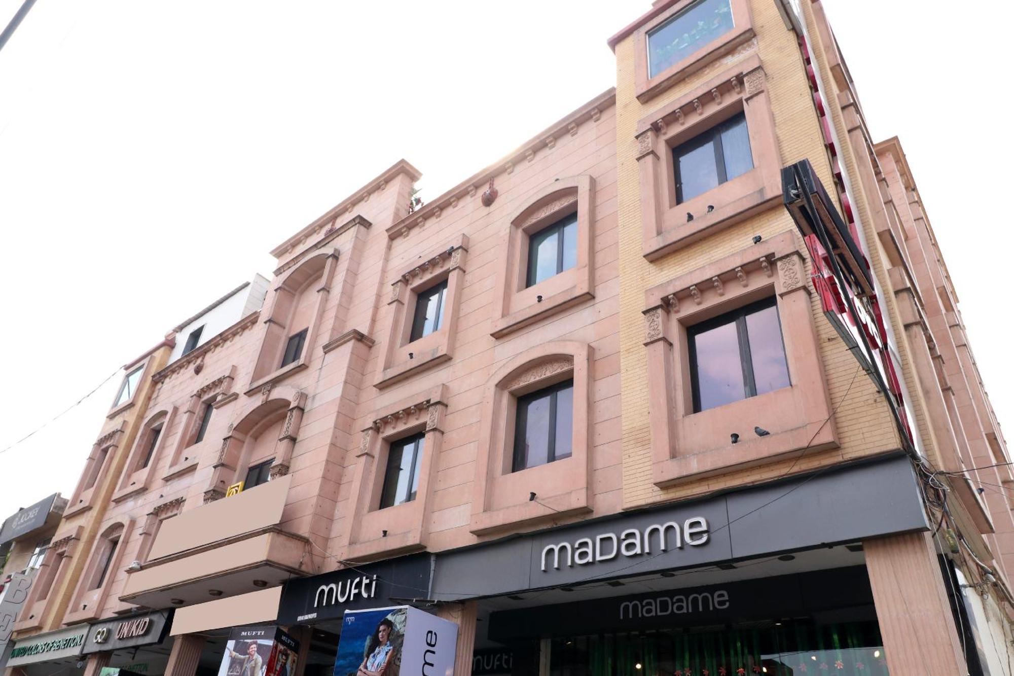 Karnāl Hotel Leela Grande מראה חיצוני תמונה