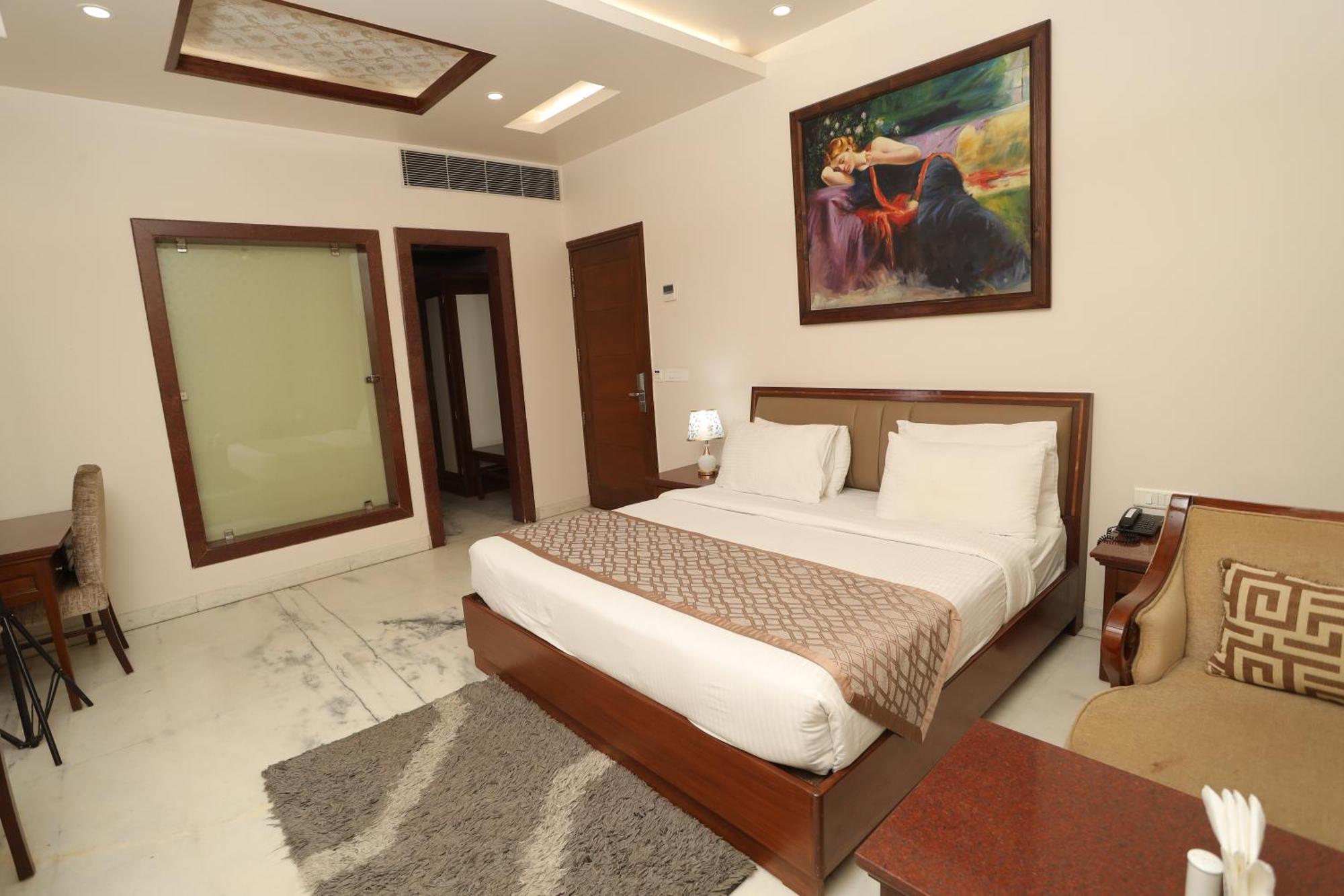Karnāl Hotel Leela Grande מראה חיצוני תמונה