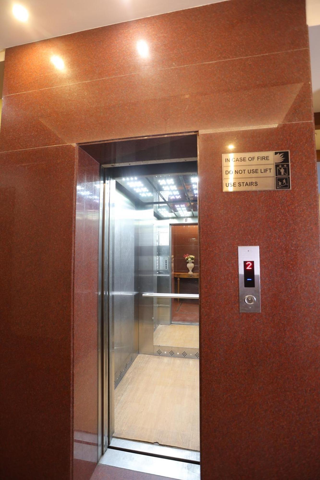 Karnāl Hotel Leela Grande מראה חיצוני תמונה
