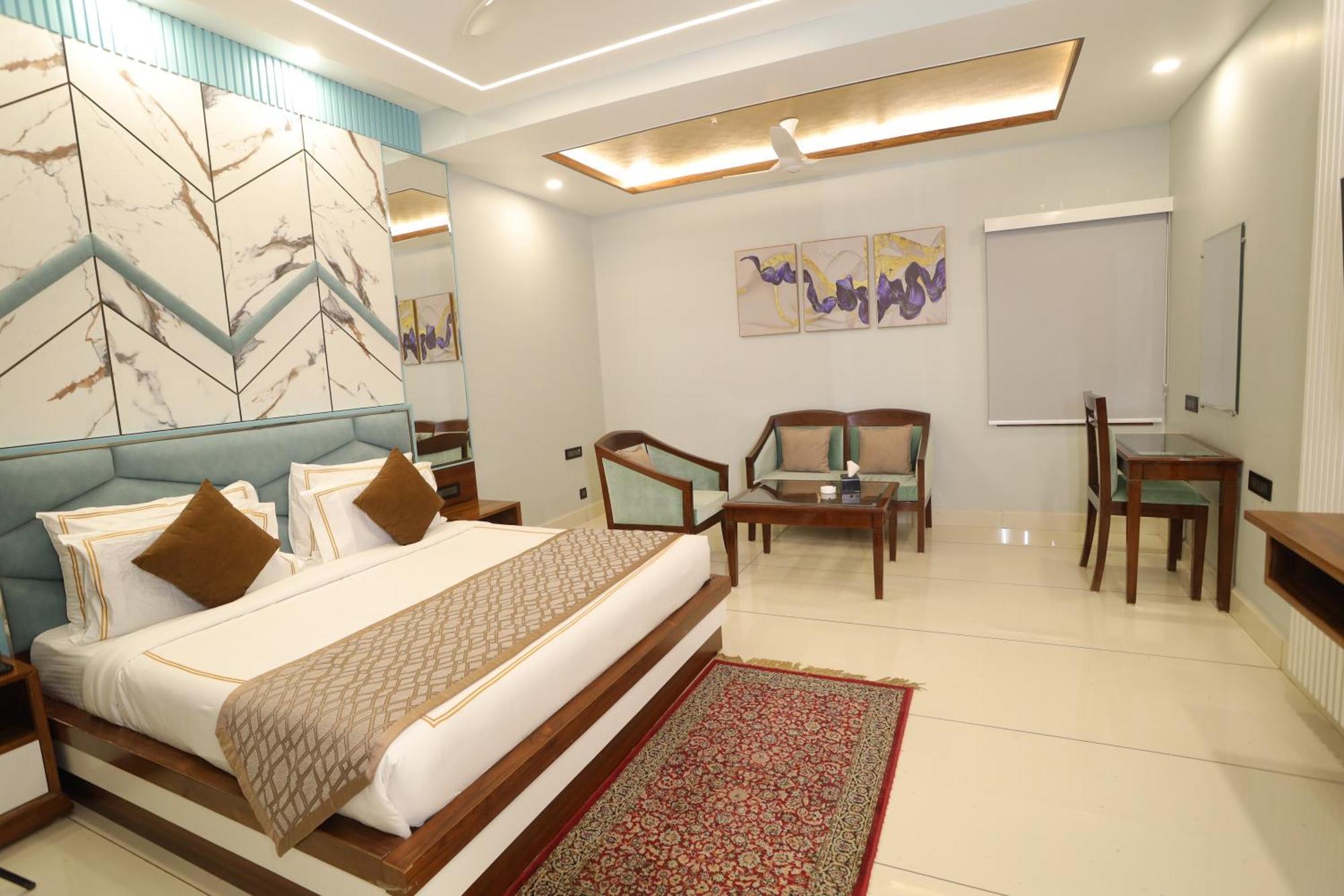 Karnāl Hotel Leela Grande מראה חיצוני תמונה