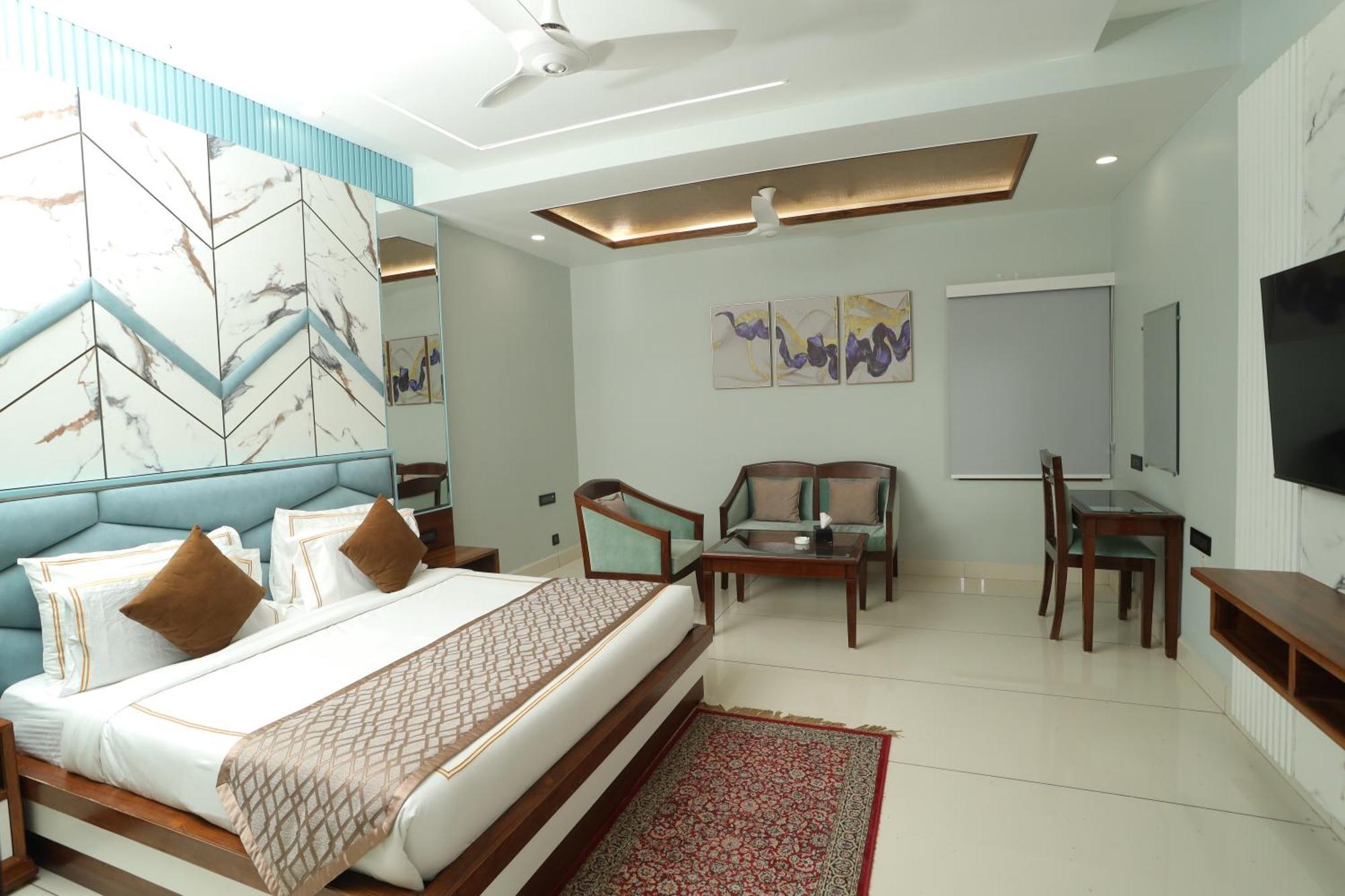 Karnāl Hotel Leela Grande מראה חיצוני תמונה